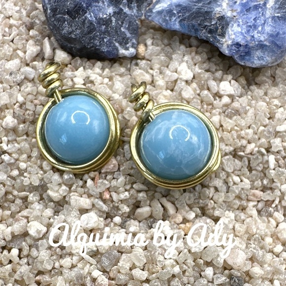 AQUAMARINE GOLD ROUND STUDS - Picture 1 of 1
